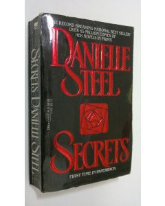 Kirjailijan Danielle Steel käytetty kirja Secrets