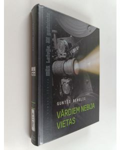 Kirjailijan Guntis Berelis käytetty kirja Vārdiem nebija vietas