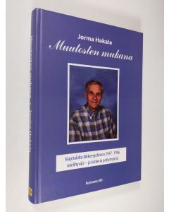 Kirjailijan Jorma Hakala käytetty kirja Muutosten mukana (signeerattu)