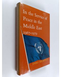 Kirjailijan Ensio Siilasvuo käytetty kirja In the service of peace in the Middle East 1967-1979