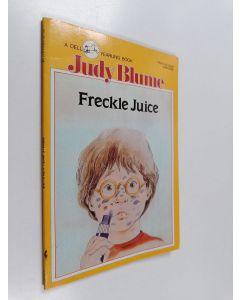 Kirjailijan Judy Blume käytetty teos Freckle Juice