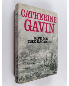 Kirjailijan Catherine Gavin käytetty kirja Give me the daggers