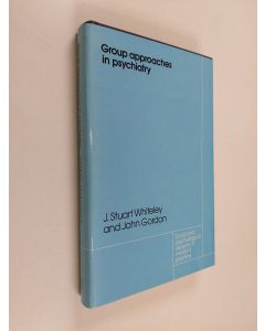 Kirjailijan J. Stuart Whiteley käytetty kirja Group approaches in psychiatry