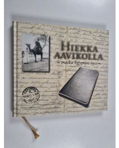 Kirjailijan Aatu Vasama käytetty kirja Hiekka aavikolla : matka Egyptiin 1911