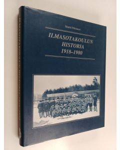 Kirjailijan Martti Peltonen käytetty kirja Ilmasotakoulun historia 1918-1980