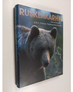 Kirjailijan Erik S. Nyholm käytetty kirja Ruskeakarhu : (Ursus arctos arctos L)