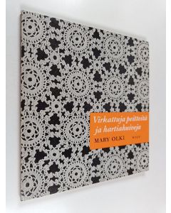 Kirjailijan Mary Olki käytetty kirja Virkattuja peitteitä ja hartiahuiveja : 87 kuvaa, 28 peitteen mallia, 12 hartiahuivin mallia