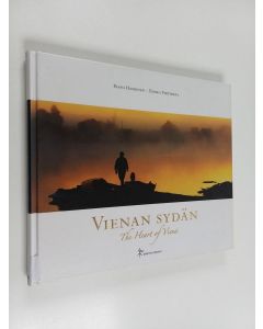 Kirjailijan Paavo Hamunen käytetty kirja Vienan sydän = The heart of Viena