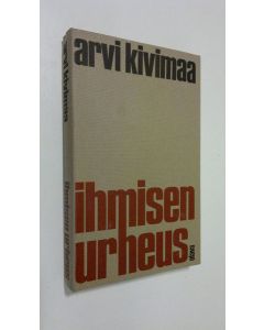 Kirjailijan Arvi Kivimaa käytetty kirja Ihmisen urheus : kolmas sarja kasvoja valohämystä ja taustaksi seitsemän esseetä