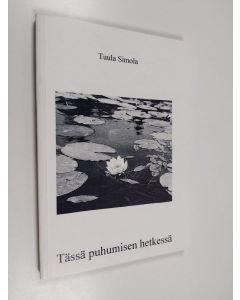 Kirjailijan Tuula Simola käytetty kirja Tässä puhumisen hetkessä : runoja