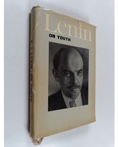 Kirjailijan Vladimir Ilʹich Lenin käytetty kirja Lenin on Youth