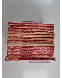 Kirjailijan Jackson Cole käytetty kirja En ny Walt Slade-setti: Nerver av ståhl (nro 25); Skatten i dalen (nro 35); Skarpa skott (nro 61); Ormgropen (nro 71); Den maskerade ryktaren (nro 74); Krutrök och guld (nro 85); Död i solnedgången (nro 86); Det bri