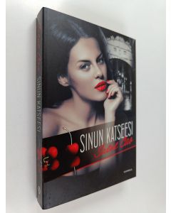 Kirjailijan Irene Cao käytetty kirja Sinun katseesi