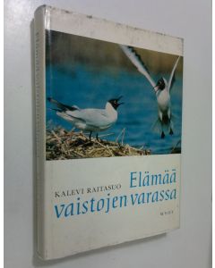 Kirjailijan Kalevi Raitasuo käytetty kirja Elämää vaistojen varassa : lintujen psykologiaa lähikuvina