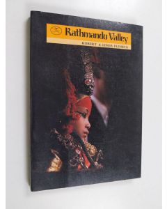 Kirjailijan Linda F. Fleming & Robert L. Fleming käytetty kirja Kathmandu Valley