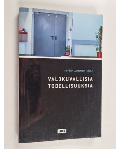 käytetty kirja Valokuvallisia todellisuuksia