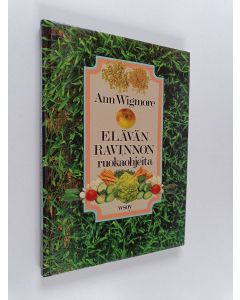 Kirjailijan Ann Wigmore käytetty kirja Elävän ravinnon ruokaohjeita