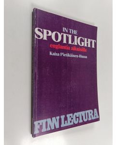 Kirjailijan Kaisa Pietikäinen-Hussa käytetty kirja In the spotlight : englantia aikuisille