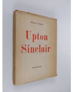 Kirjailijan Mikko Taipale käytetty kirja Upton Sinclair : piirteitä hänen elämästään ja teoksistaan