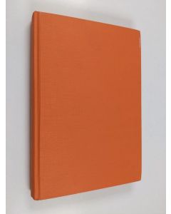 Kirjailijan Madge Haines Morrill käytetty kirja Puhuvan rummun maassa : kertomus E. G. Marcuksen taistelusta pimeän Afrikan tauteja ja taikauskoa vastaan