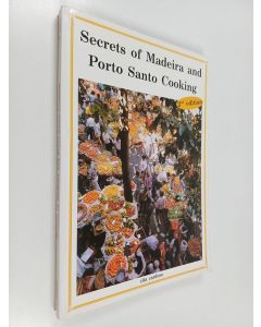 Kirjailijan Zita Cardoso käytetty kirja Secrets of madeira and porto santo cooking