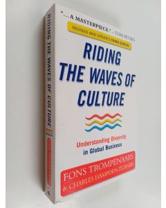 Kirjailijan Alfons Trompenaars käytetty kirja Riding the waves of culture : understanding diversity in global business