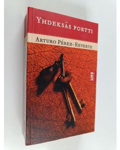 Kirjailijan Arturo Perez-Reverte käytetty kirja Yhdeksäs portti