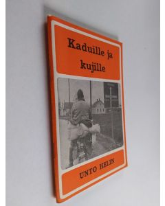 Kirjailijan Unto Helin käytetty teos Kaduille ja kujille