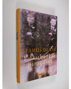 Kirjailijan Seamus Deane käytetty kirja Lukuhetkiä pimeässä (ERINOMAINEN)