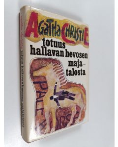 Kirjailijan Agatha Christie k&auml;ytetty kirja Totuus Hallavan hevosen majatalosta