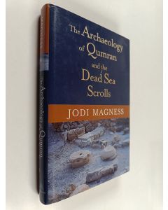 Kirjailijan Jodi Magness käytetty kirja The archaeology of Qumran and the Dead Sea Scrolls