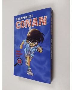 Kirjailijan Gosho Aoyama käytetty kirja Salapoliisi Conan. 22 (ERINOMAINEN)