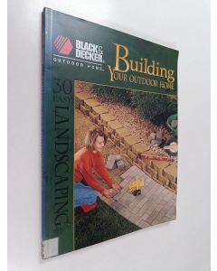 Kirjailijan Creative Publishing International käytetty kirja Building Your Outdoor Home - 30 Easy Landscaping Projects
