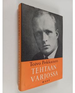 Kirjailijan Toivo Pekkanen käytetty kirja Tehtaan varjossa