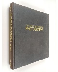 Kirjailijan Michael Langford käytetty kirja The complete encyclopedia of photography