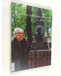 Kirjailijan Jyrki Pellinen käytetty kirja Nikolain puistossa tapahtuu : romaani