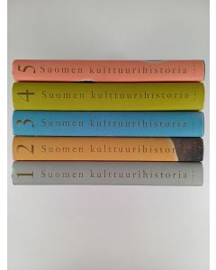 Tekijän Laura Kolbe  käytetty kirja Suomen kulttuurihistoria 1-5 : Taivas ja maa ; Tunne ja tieto ; Oma maa ja maailma ; Viisisataa pienoiselämänkertaa ja hakemisto ; Koti, kylä, kaupunki