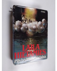 Kirjailijan Laila Hietamies käytetty kirja Pilvissä taivaanlaiva