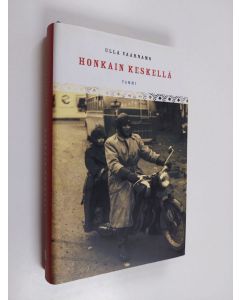 Kirjailijan Ulla Vaarnamo käytetty kirja Honkain keskellä