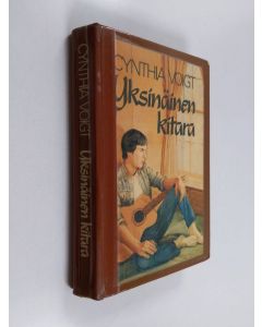Kirjailijan Cynthia Voigt käytetty kirja Yksinäinen kitara