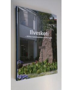 Tekijän Tuula Heinänen  käytetty kirja Ilveskoti - Kiitos isänmaamme puolustajille (ERINOMAINEN)