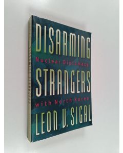 Kirjailijan Leon V. Sigal käytetty kirja Disarming strangers : nuclear diplomacy with North Korea