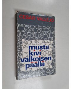 Kirjailijan Cesar Vallejo käytetty kirja Musta kivi valkoisen päällä : Cesar Vallejon runoutta ja proosaa