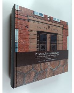 käytetty kirja Poikakoulusta ponnistaen : muistoja Lahden lyseosta vuosilta 1921-2021