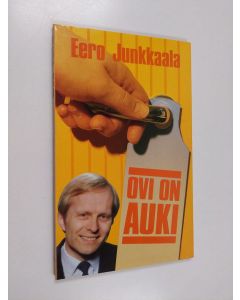 Kirjailijan Eero Junkkaala käytetty kirja Ovi on auki