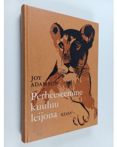 Kirjailijan Joy Adamson käytetty kirja Perheeseemme kuuluu leijona