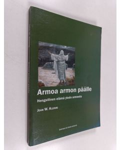Kirjailijan John W. Kleinig käytetty kirja Armoa armon päälle : hengellinen elämä yksin armosta