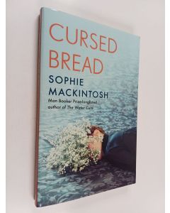 Kirjailijan Sophie Mackintosh käytetty kirja Cursed Bread