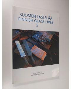 Kirjailijan Hannele Viilomaa käytetty kirja Suomen lasi elää 5 = Finnish glass lives