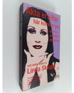 Kirjailijan Linda Skugge käytetty kirja Akta er killar här kommer Gud och hon är jävligt förbannad : och andra texter